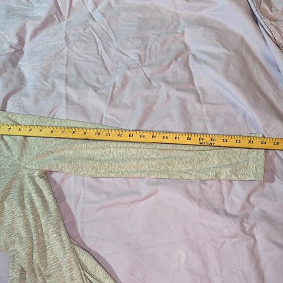 Gap Women's size Large Gray Metallic Silver Thread Long Sleeve Knit Top - Picture 8 of 8